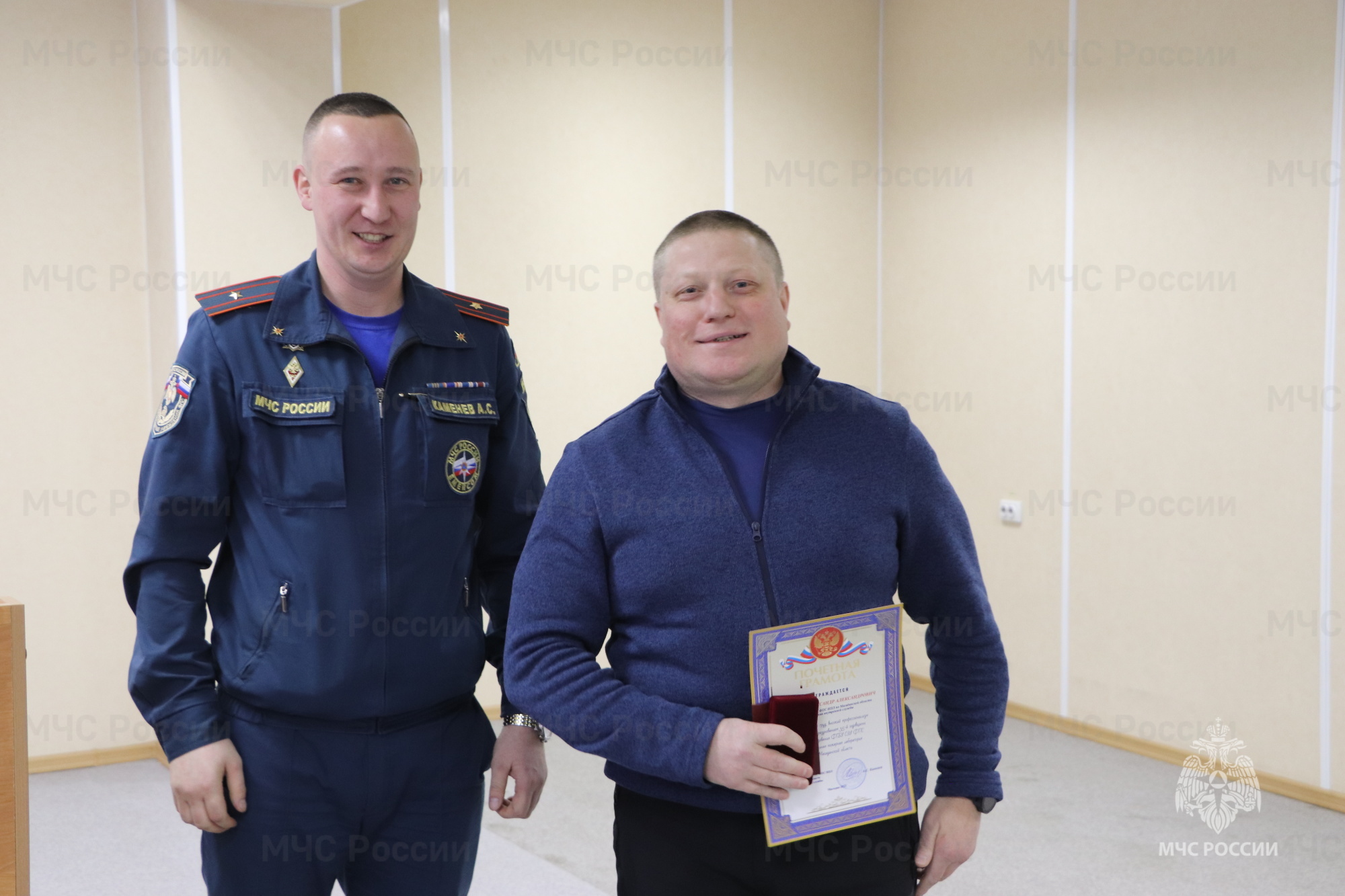 torzhestvennoe-sobranie-posvyashchennoe-35-letiyu-ispytatelnoy-pozharnoy-laboratorii-proshlo-v-magadane_1700811418511373402__2000x2000__watermark.jpg